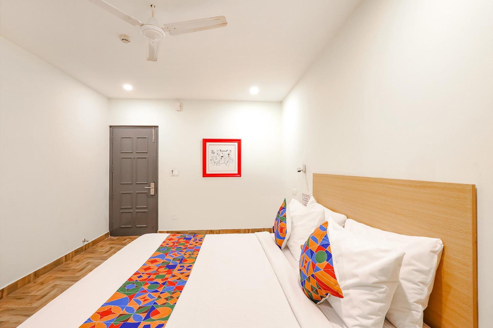 Fabhotel Perfect - Near Chrompet Railway Station Hotel *