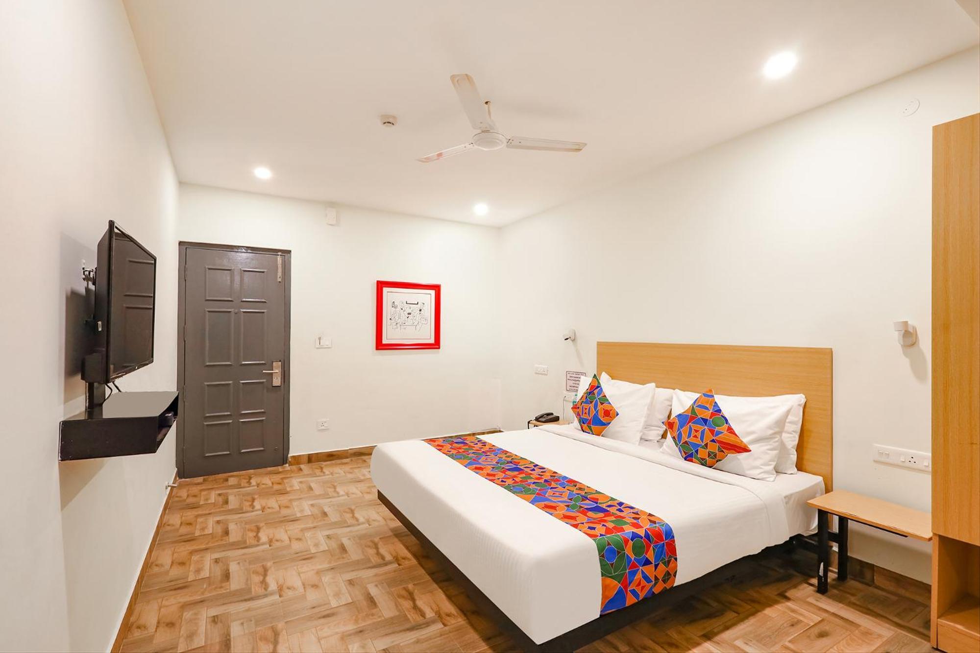 Fabhotel Perfect - Near Chrompet Railway Station