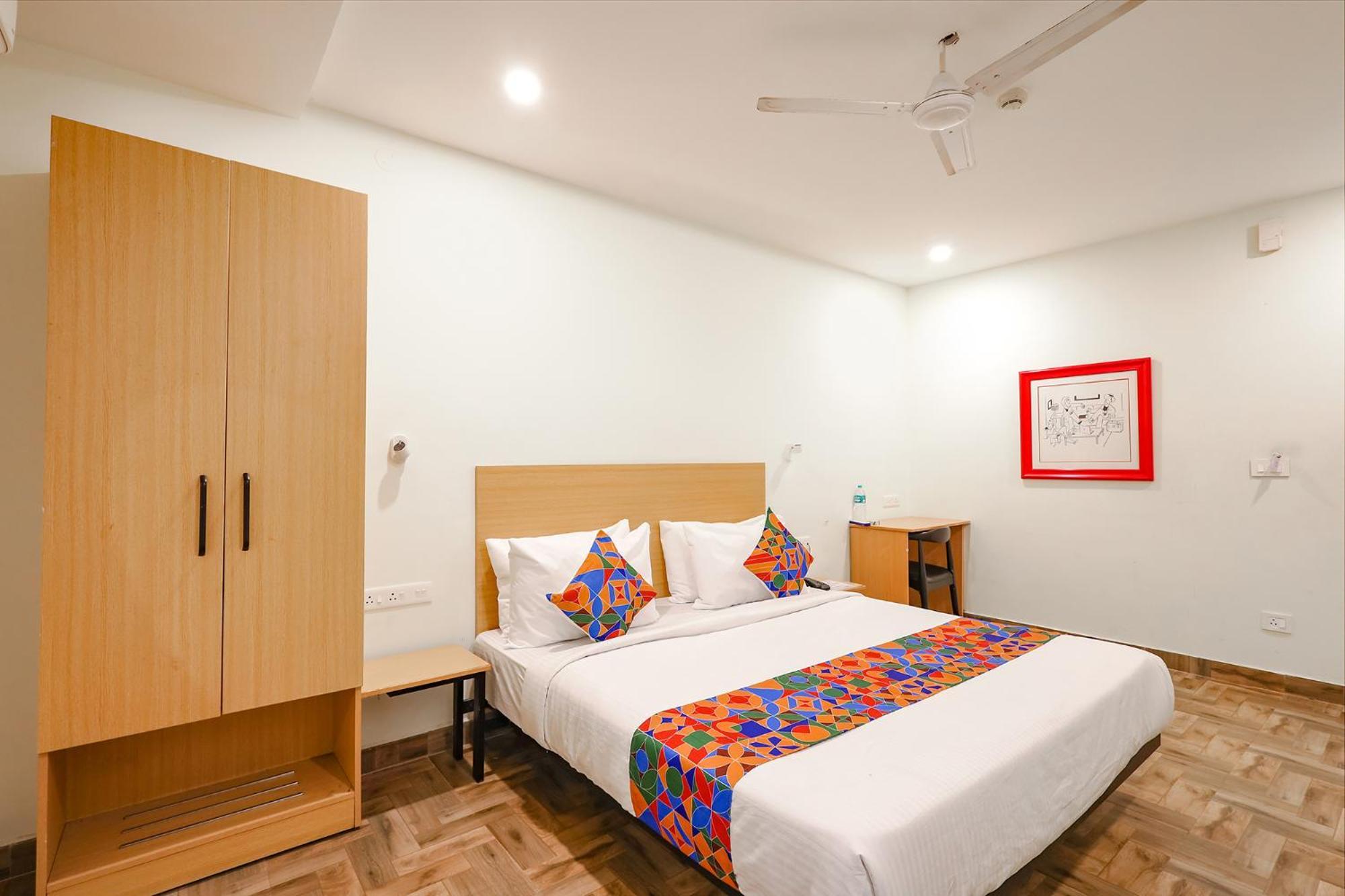 Fabhotel Perfect - Near Chrompet Railway Station *